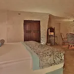 Imperial Cave & Готель
