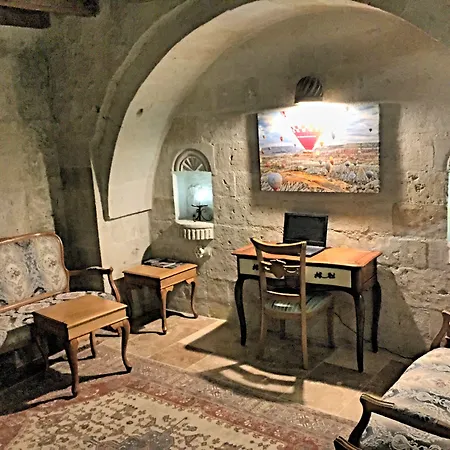 Imperial Cave & فندق